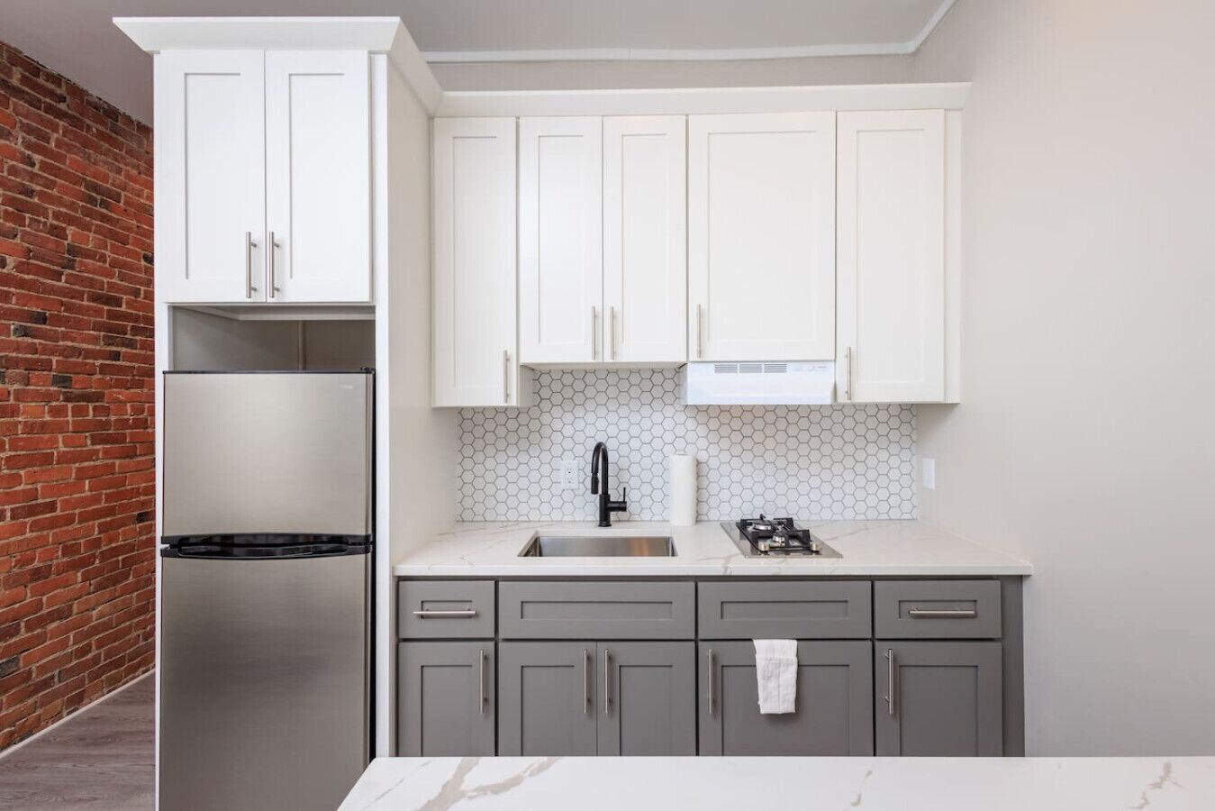 Fridge, cookware/dishes/utensils