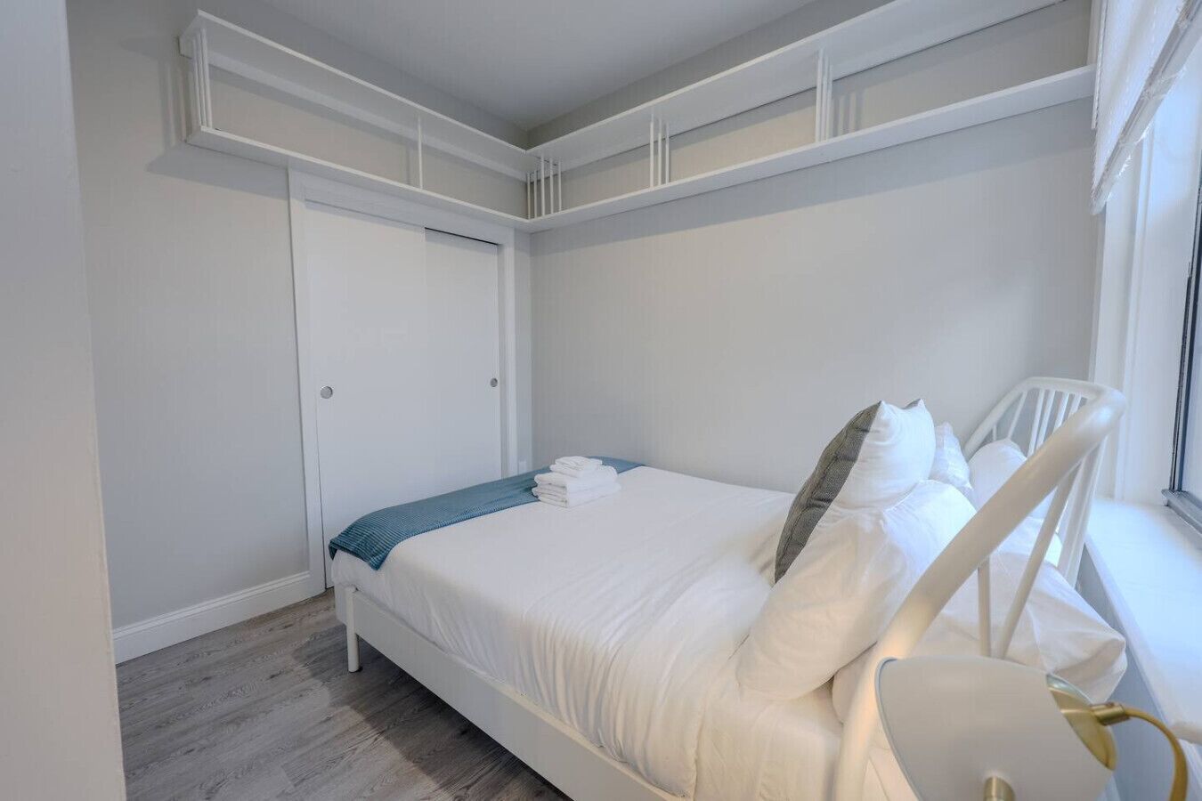 Skrivebord, strykejern/-brett, wi-fi og sengetøy