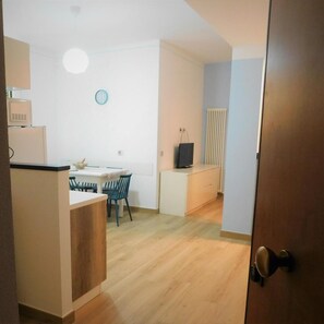 Dining - Apartment 'Michy's House' with Balcony, Wi-Fi and Air Conditioning (Sestri Levante)