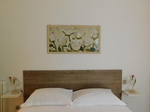 WiFi, bed sheets - Apartment 'Michy's House' with Balcony, Wi-Fi and Air Conditioning (Sestri Levante)