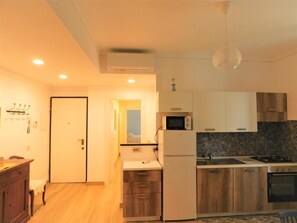 Fridge, microwave, oven, stovetop - Apartment 'Michy's House' with Balcony, Wi-Fi and Air Conditioning (Sestri Levante)