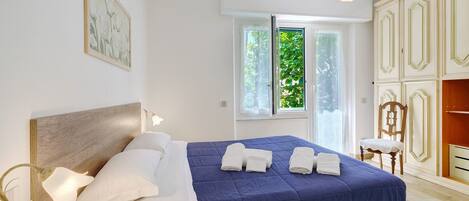 WiFi, bed sheets