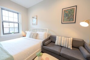 1 habitación, escritorio, tabla de planchar con plancha y wifi 