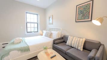 1 bedroom, desk, iron/ironing board, WiFi