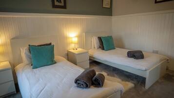 Cottage | 2 bedrooms, individually decorated, individually furnished, free WiFi