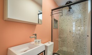 เบสิกอพาร์ทเมนท์ | ห้องน้ำ | ฝักบัว