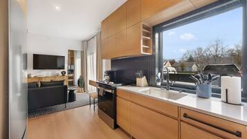 Fridge, microwave, oven, stovetop