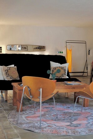 Interior - Central, King Oversized Studio Close to UofA and Gem Show (Tucson)