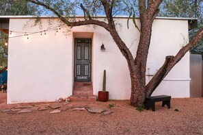 Exterior detail - Central, King Oversized Studio Close to UofA and Gem Show (Tucson)