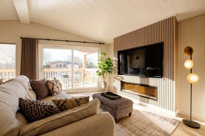 Living area - Luxury Boutique Retreat Pet, Grimsby (Laceby)