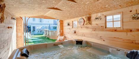 Indoor spa tub