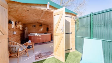 Bain à remous extérieur