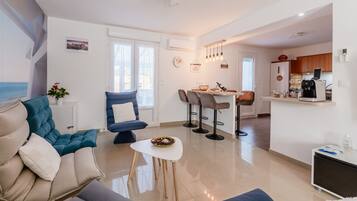 TV, fireplace, table tennis