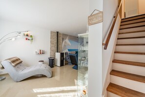 Interior - Gîte “La Douce Échappée” with Private Pool, Wi-Fi, and Air Conditioning (Trèbes)