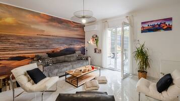 TV, fireplace, table tennis