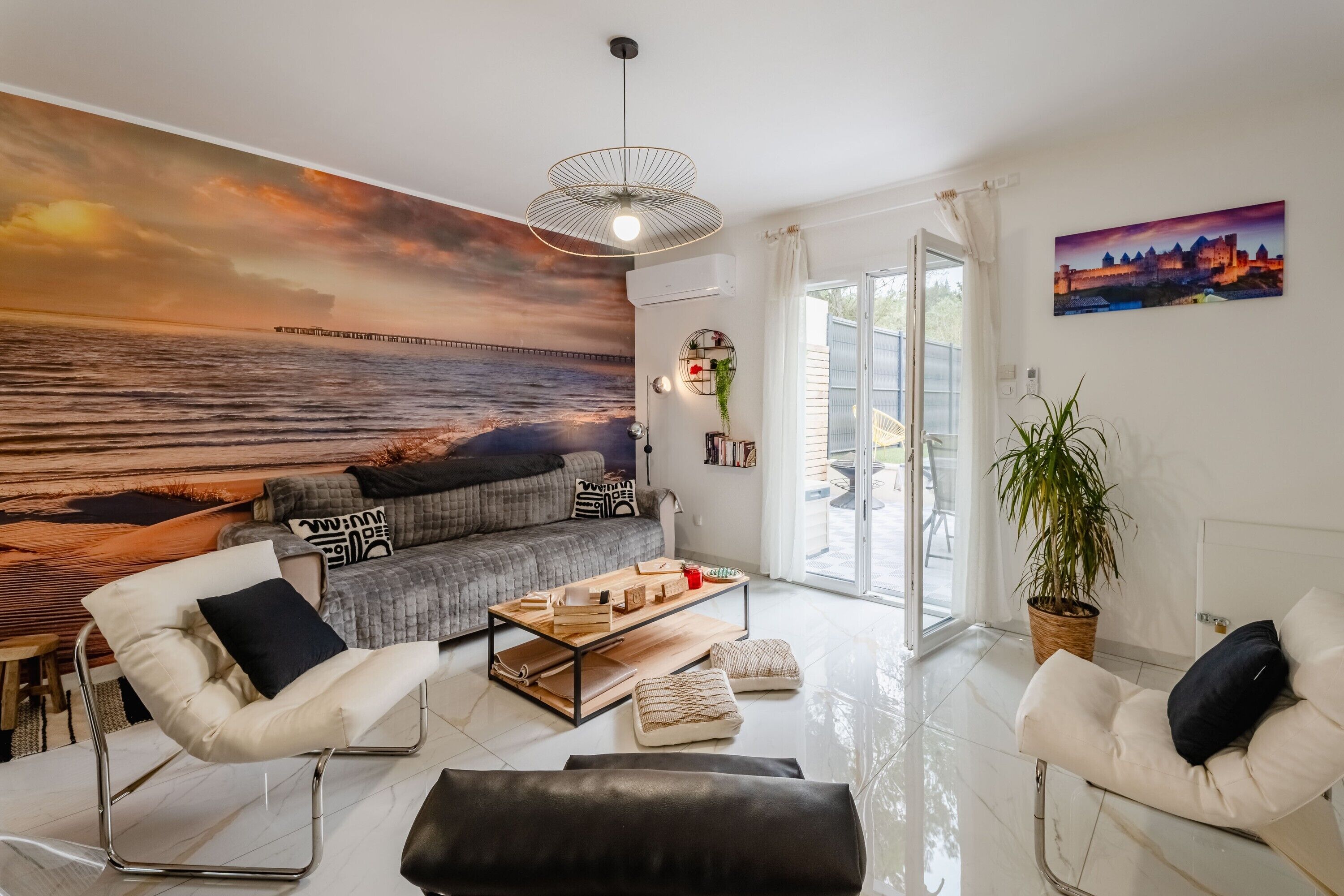 Fernseher, Kamin, Tischtennisplatte