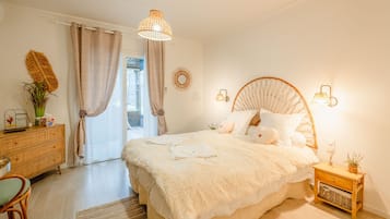 Iron/ironing board, WiFi, bed sheets