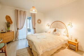 Iron/ironing board, WiFi, bed sheets - Peaceful Retreat 2 Minutes from Carcassonne Medieval City with Private Pool, Jacuzzi, WiFi, AC (Carcassonne)