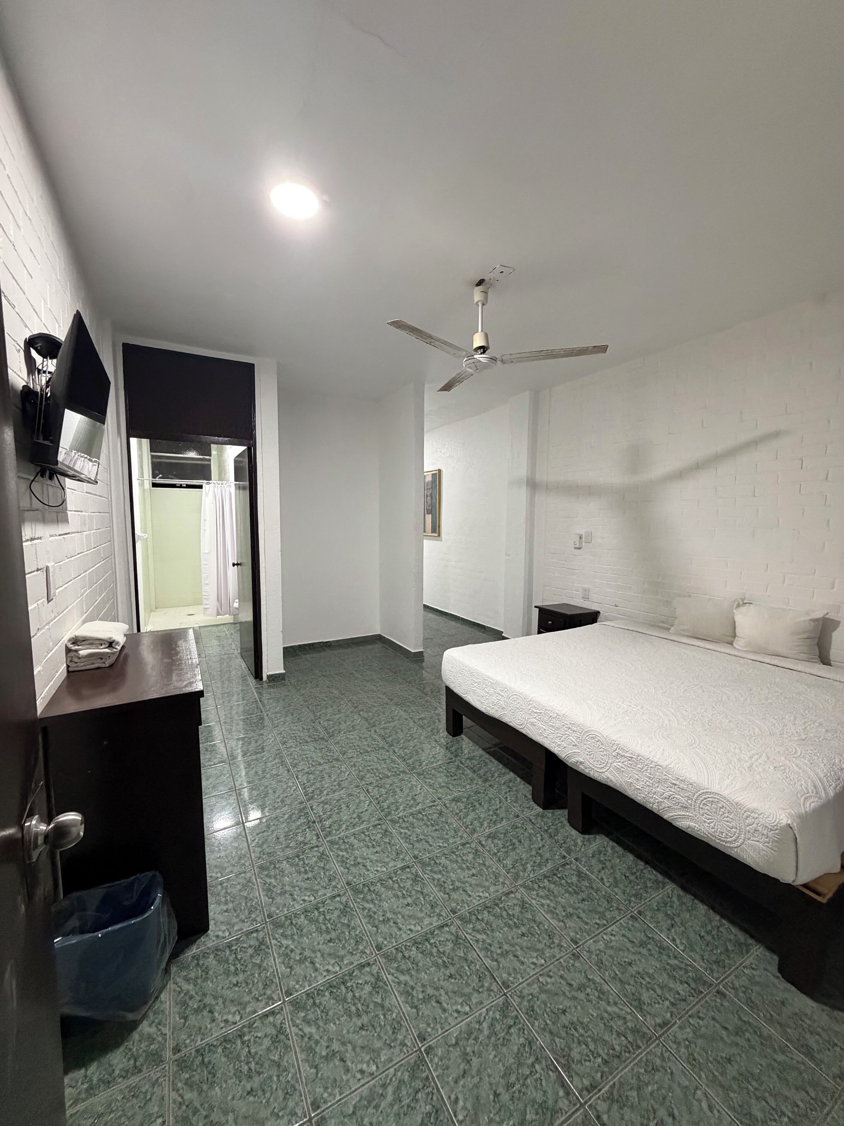 Economy Double Room | Laptop workspace