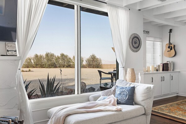 Smart TV, videojuegos, reproductor de DVD y tenis de mesa 