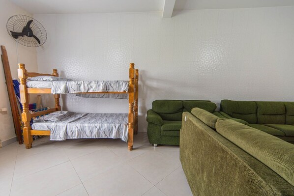 House | 1 bedroom - Casa Para 6 Pessoas com Churrasqueira em Peru be (Peruíbe)