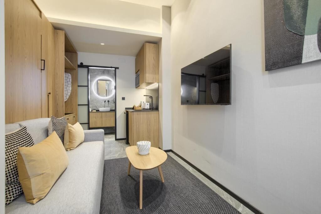 Doppia Standard | Area soggiorno | Smart TV 30 pollici con canali digitali