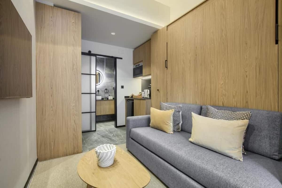 Quarto casal | Área de estar | Smart TV 30 polegadas com canais digitais