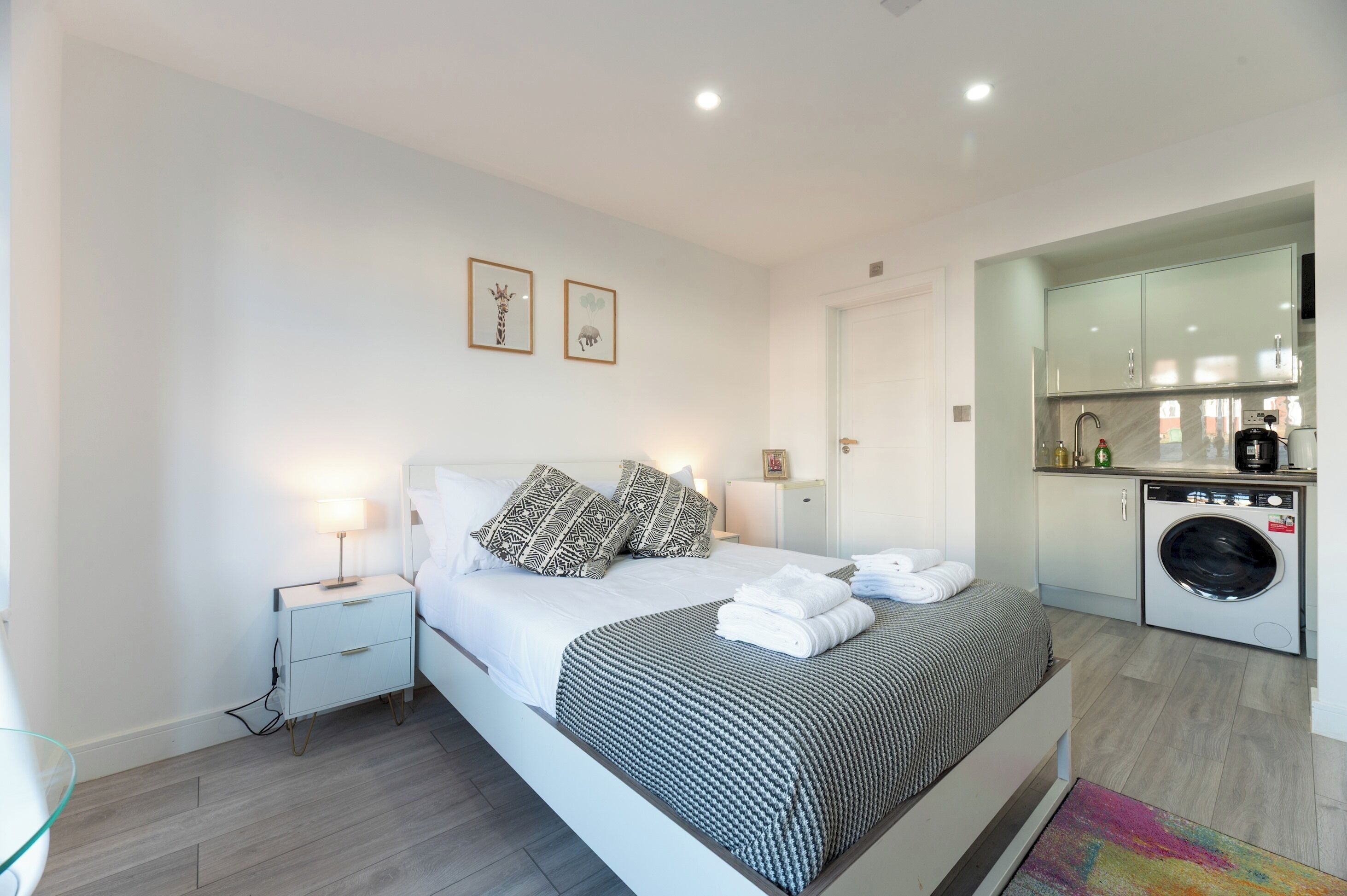 Iron/ironing board, free WiFi, bed sheets