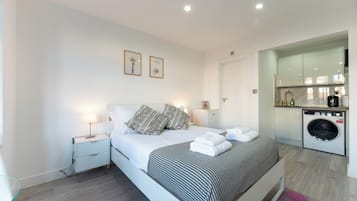 Iron/ironing board, free WiFi, bed sheets