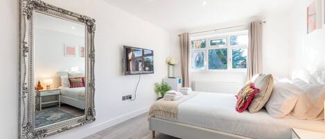 Iron/ironing board, free WiFi, bed sheets