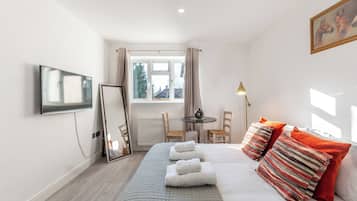 Iron/ironing board, free WiFi, bed sheets