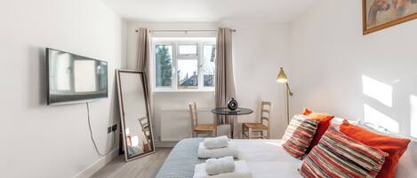 Iron/ironing board, free WiFi, bed sheets