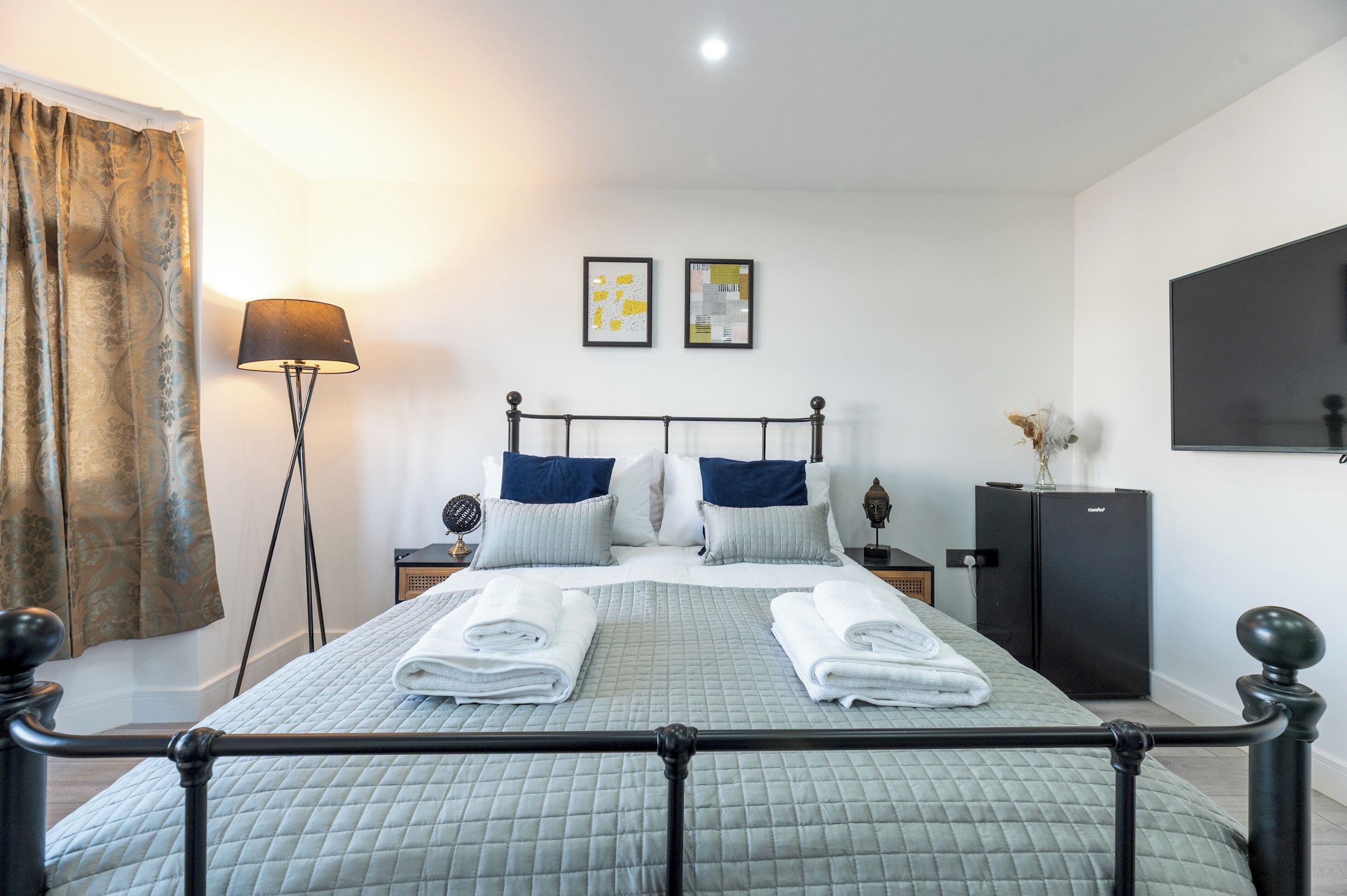 Iron/ironing board, free WiFi, bed sheets