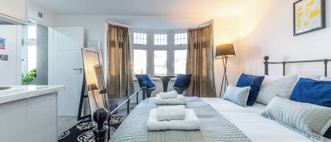 Iron/ironing board, free WiFi, bed sheets