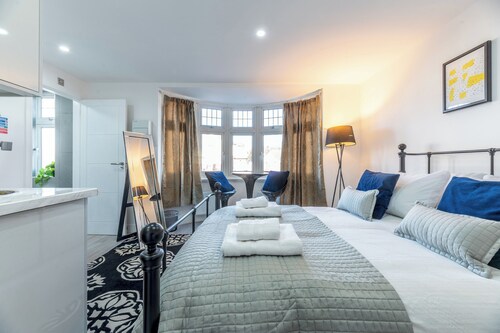 Charming studio near transport for central London - Pass the Keys