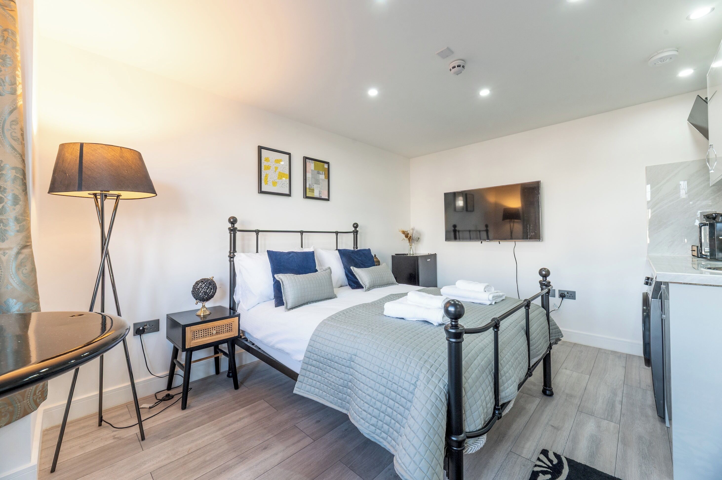 Iron/ironing board, free WiFi, bed sheets