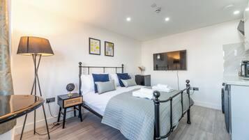 Iron/ironing board, free WiFi, bed sheets