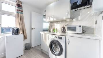 Fridge, microwave, oven, coffee/tea maker