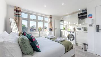 Iron/ironing board, free WiFi, bed sheets