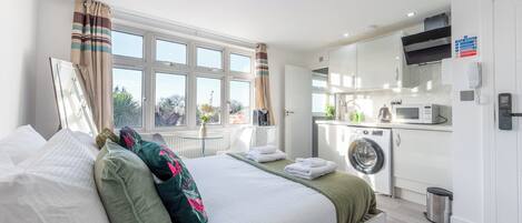 Iron/ironing board, free WiFi, bed sheets