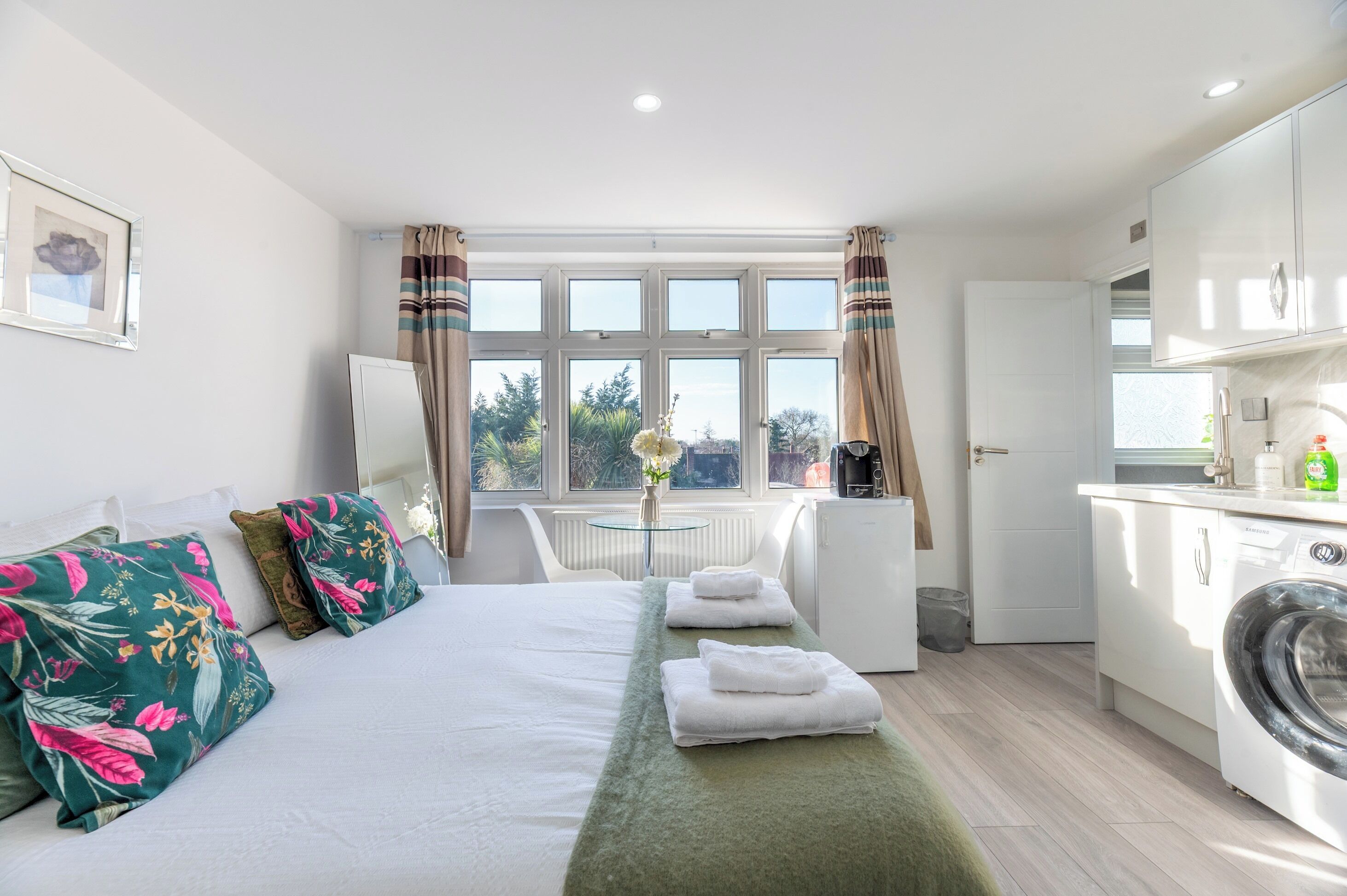 Iron/ironing board, free WiFi, bed sheets