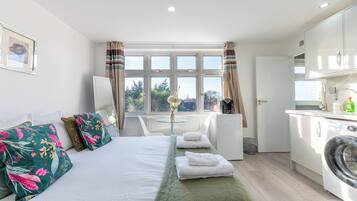 Iron/ironing board, free WiFi, bed sheets