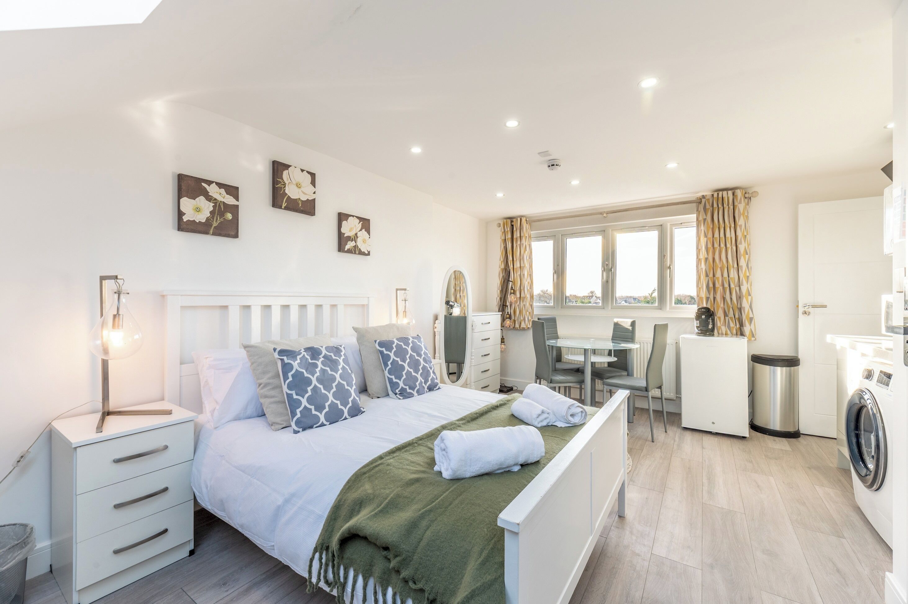 Iron/ironing board, free WiFi, bed sheets