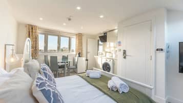 Iron/ironing board, free WiFi, bed sheets