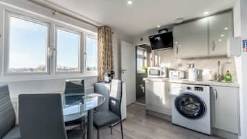 Fridge, microwave, oven, coffee/tea maker