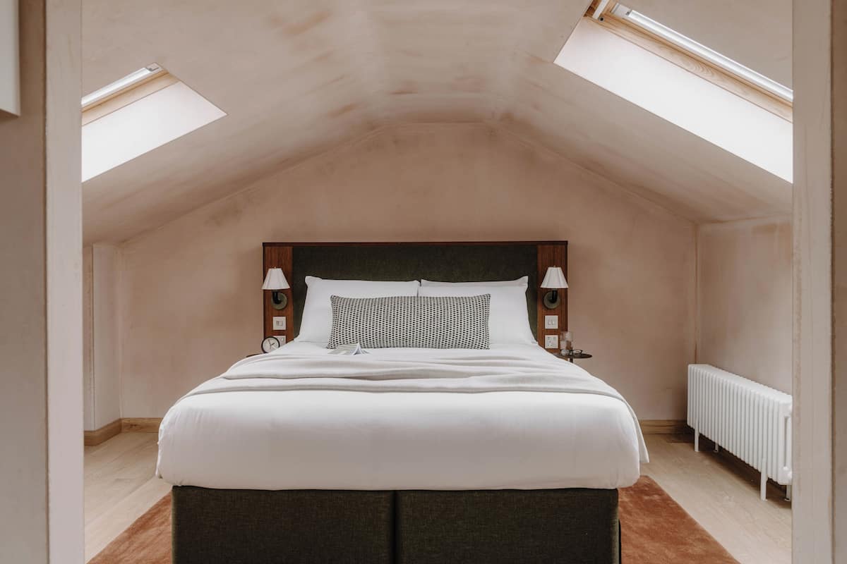 行政开间, 城市景观 | 埃及棉床单、高档床上用品、记忆海绵床垫、办公桌