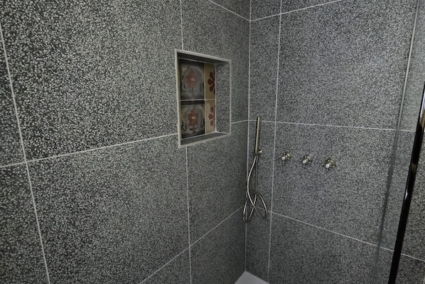 Shower, shampoo