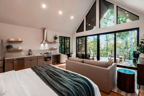 1 bedroom, free WiFi, bed sheets - Birch at Arcadia Hills | Luxury Couples Cabin (New Plymouth)