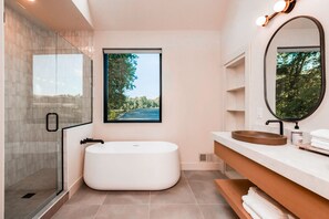 Shower, hair dryer, towels - Belmont at Arcadia Hills | Luxury Couples Cabin (New Plymouth)