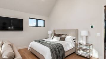 Tabla de planchar con plancha, wifi gratis y ropa de cama